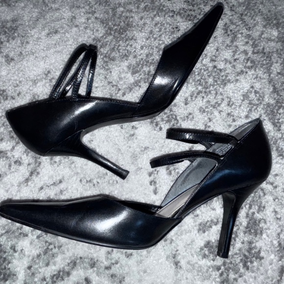 Nine West Genuine leather Black strappy heels Size: 9M - Picture 3 of 6